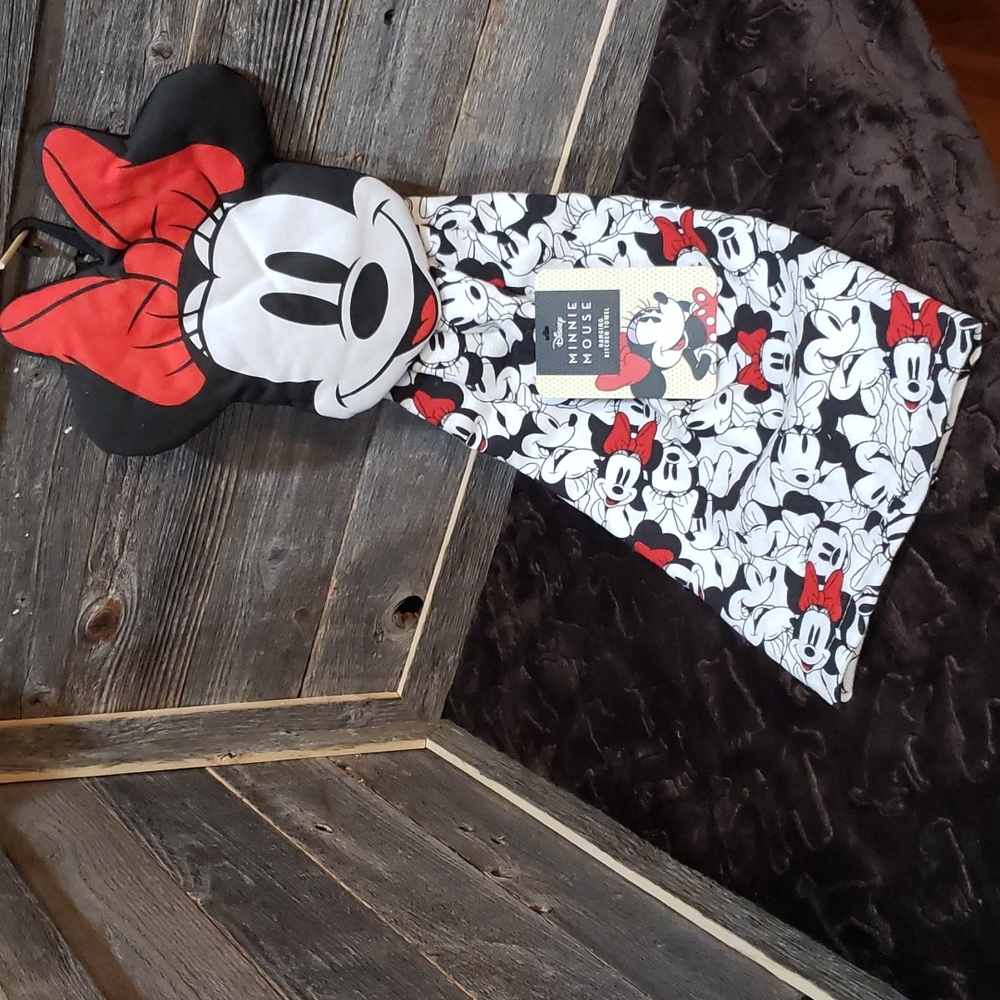 Minnie Mouse Kitchen towel NWT